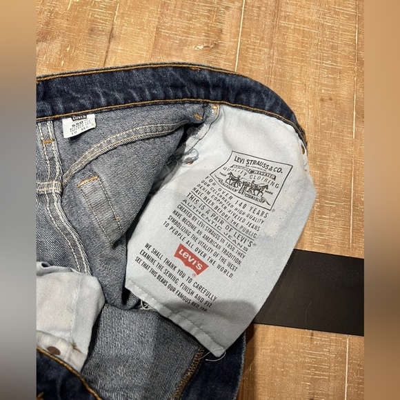 Levi’s 550 Distressed Relaxed fit tapered leg Women’s short shorts Size 10 Reg S - Picture 5 of 6